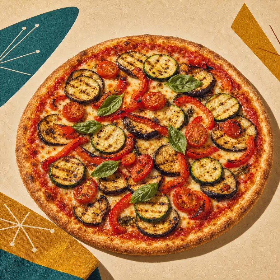 Pizza Vegetariana mit Zucchini, Aubergine, Paprika, Tomaten und Basilikum